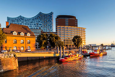 Elbphilharmonie in Hamburg bei Sonnenuntergang